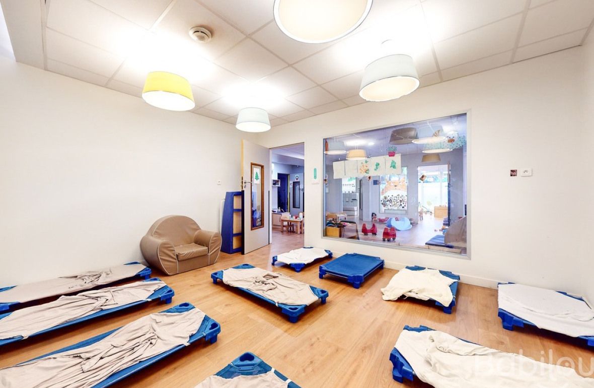 Salle de dortoir en crèche Babilou 