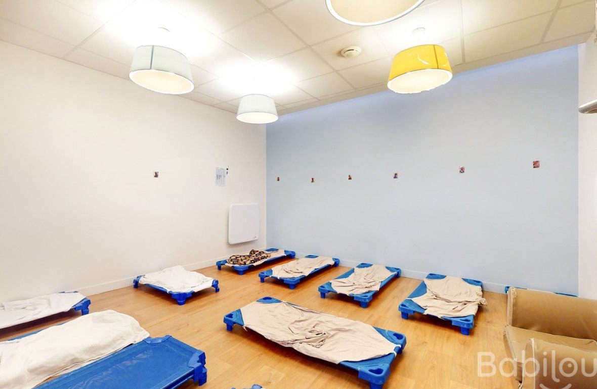 Salle de dortoir en crèche Babilou 