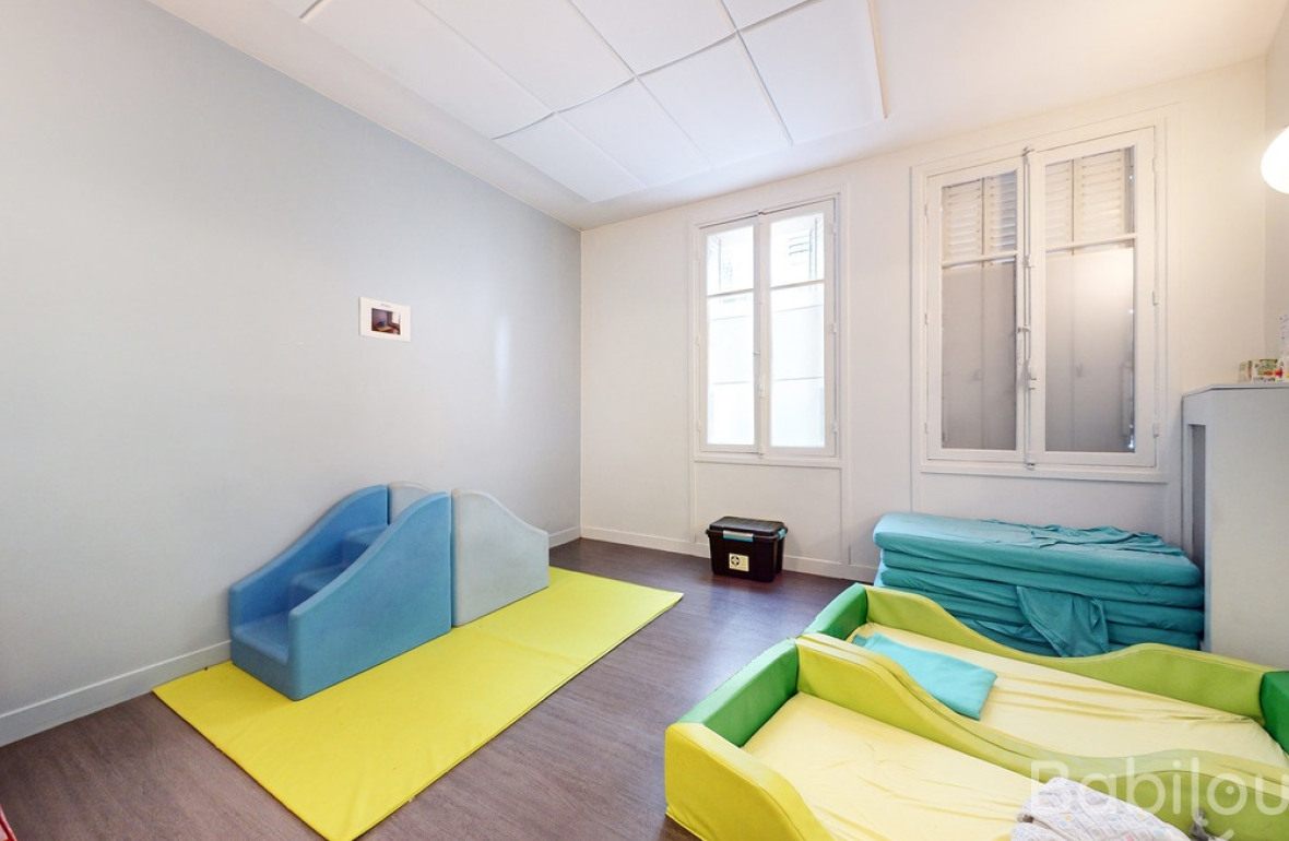 Salle de dortoir en crèche Babilou 