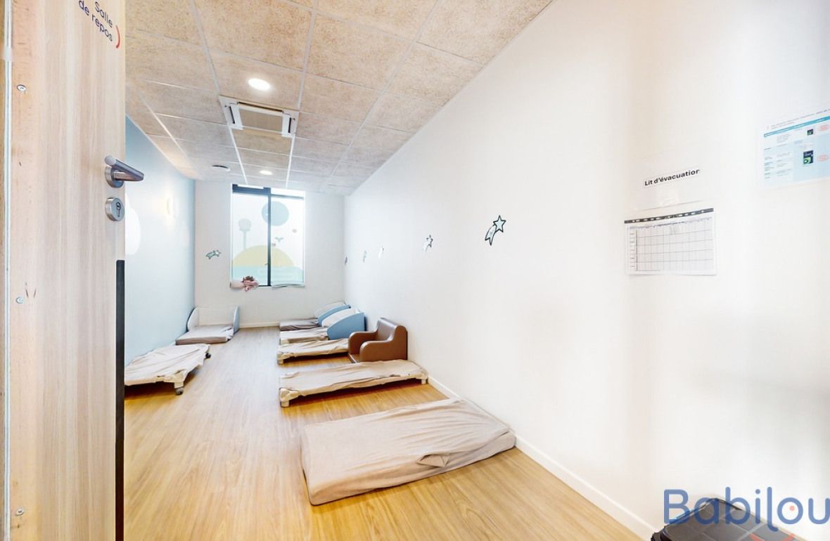 Salle de dortoir en crèche Babilou 
