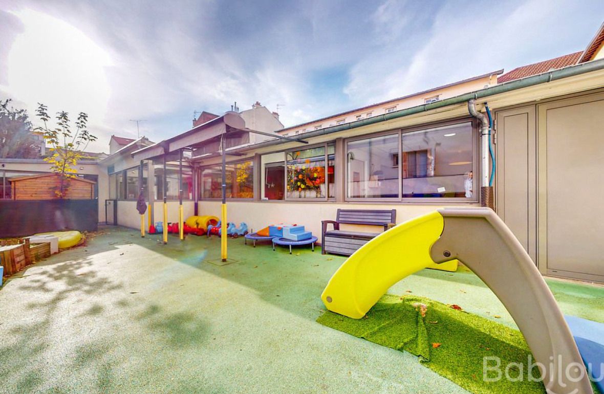 Vue alternative de l'extérieur de la crèche Babilou Montrouge Verdier