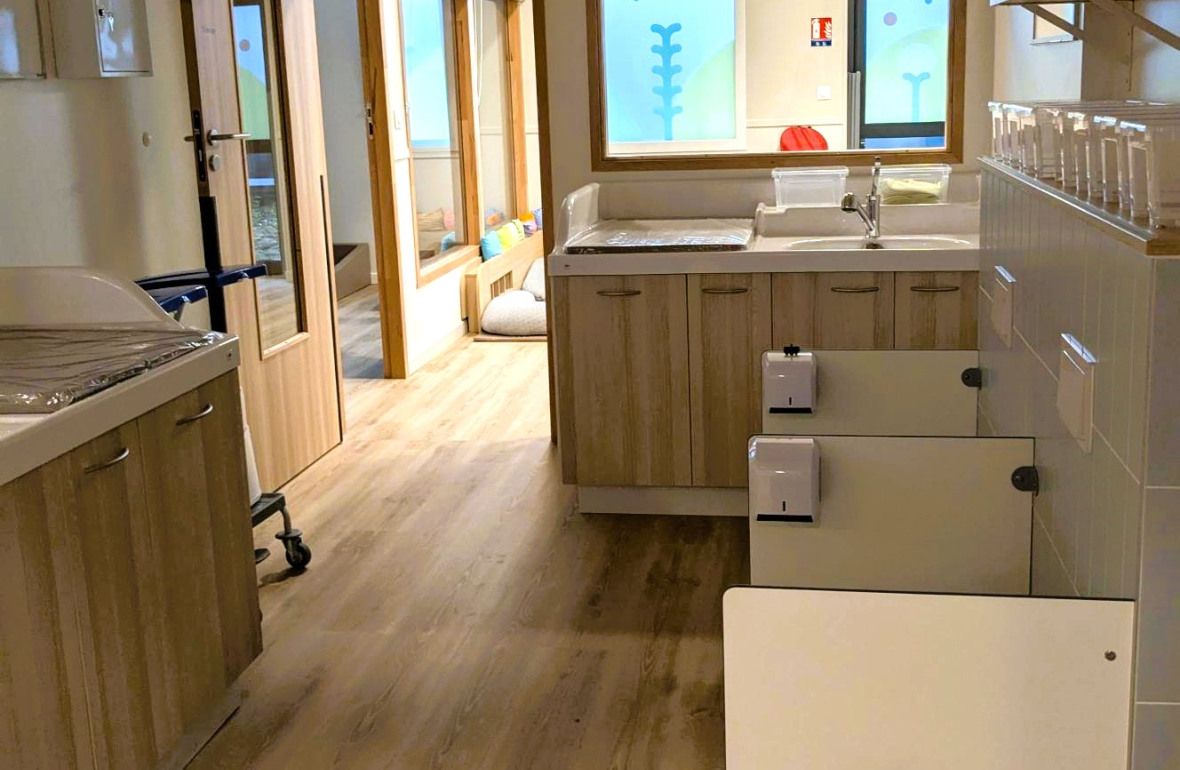 Salle de change au sein de la Crèche Babilou Cergy La Constellation