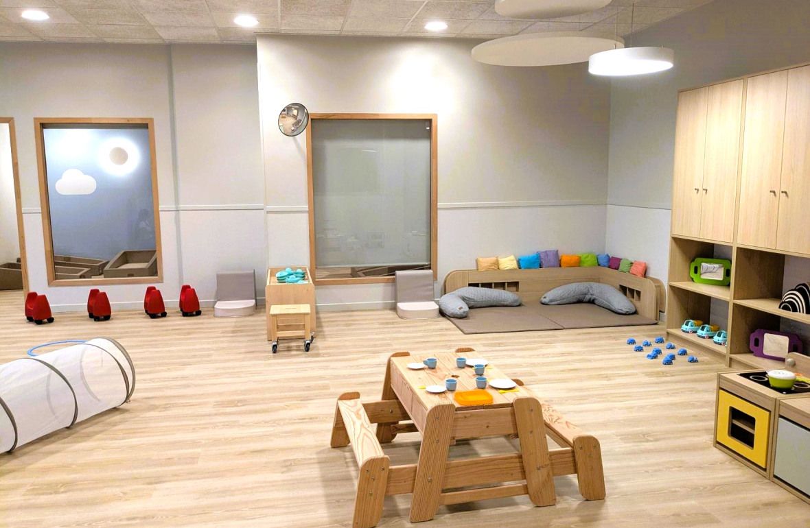 Vue d'ensemble de la salle d'activité au sein de la Crèche Babilou Cergy La Constellation