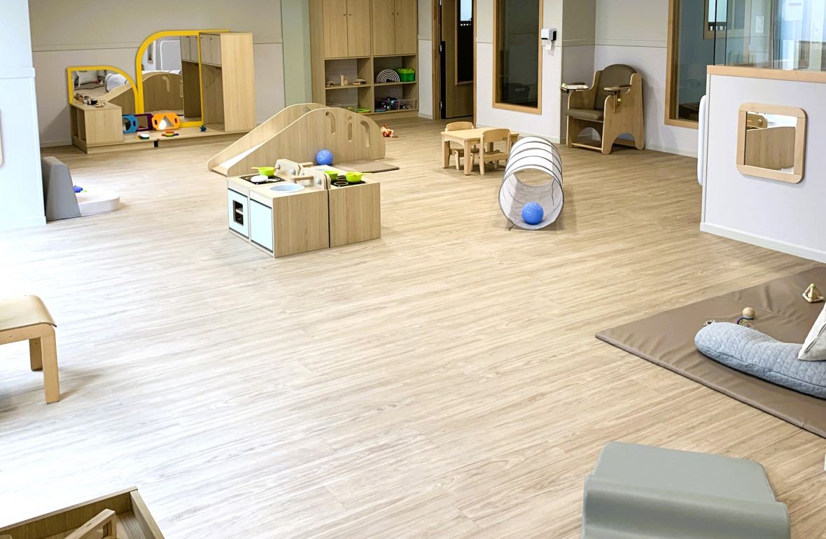 Différents modules et jouets d'éveil au sein de la Crèche Babilou Levallois Vergniaud 