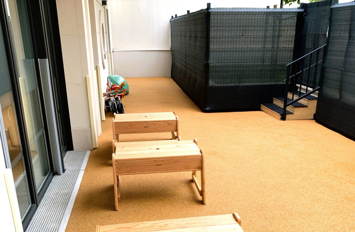Espace extérieur de la Crèche Babilou Levallois Vergniaud 