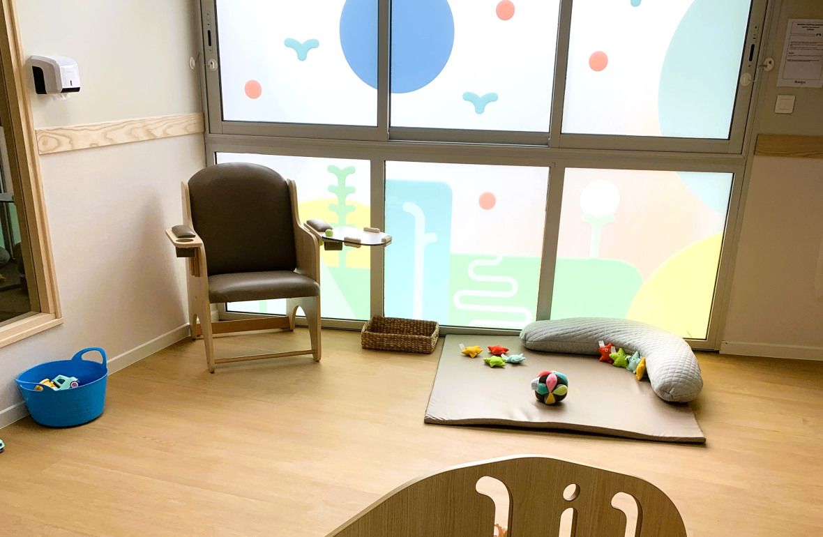 Tapis de sol et vitrophanie au sein de la Crèche Babilou Le Pecq Sartrouville