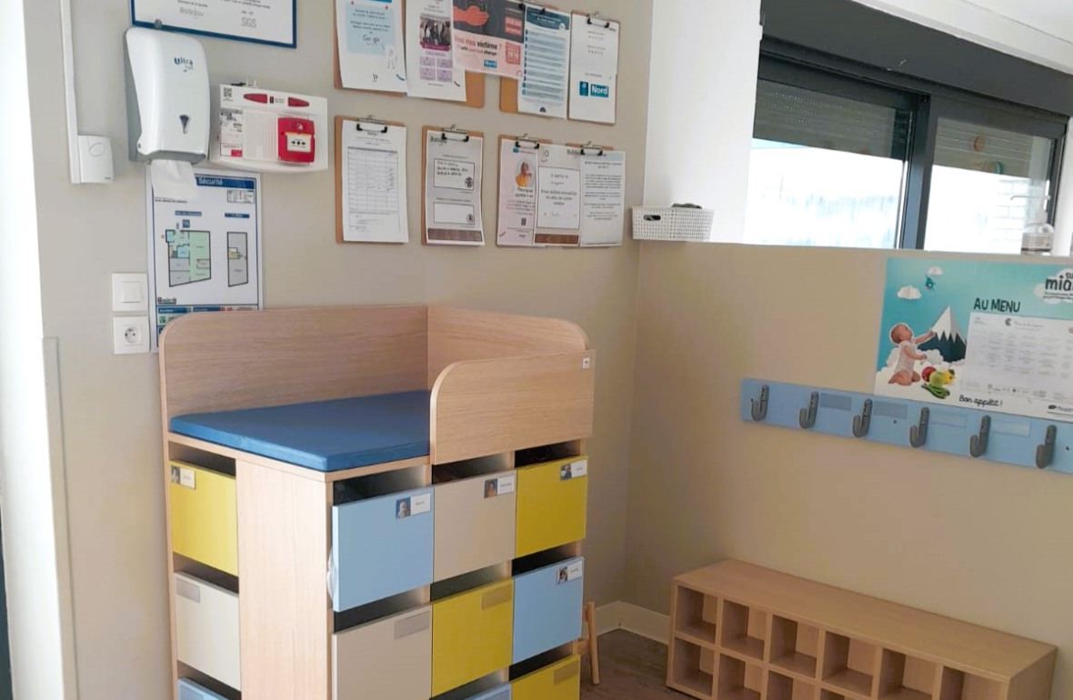 Casiers de rangement au sein de la micro-crèche Babilou Marcq Maginot