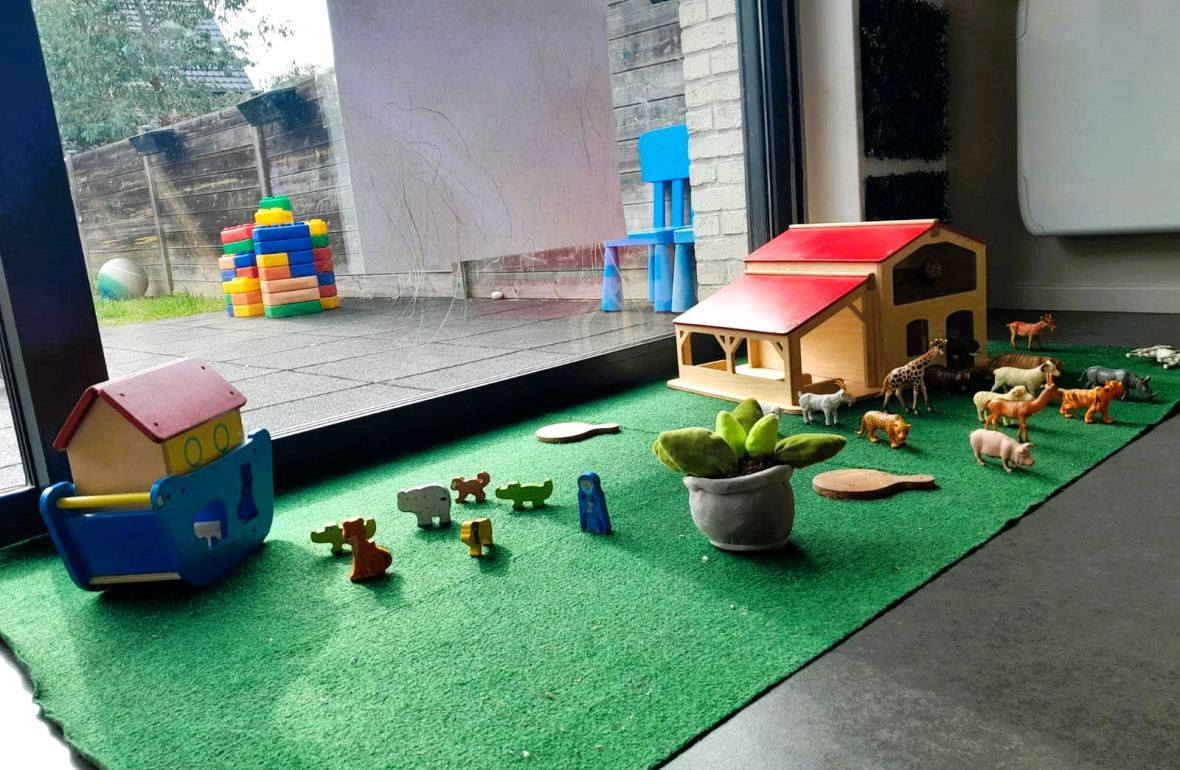 Tapis avec jouets pour enfants au sein de la micro-crèche Babilou Marcq Maginot