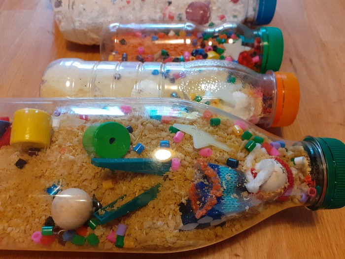 Créer une bouteille sensorielle « souvenir » - Blog Hop'Toys