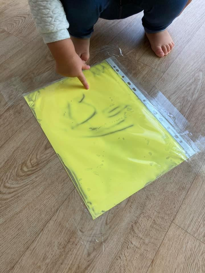 Fabrication de sacs sensoriels {DIY} {Activité pour enfants} - La