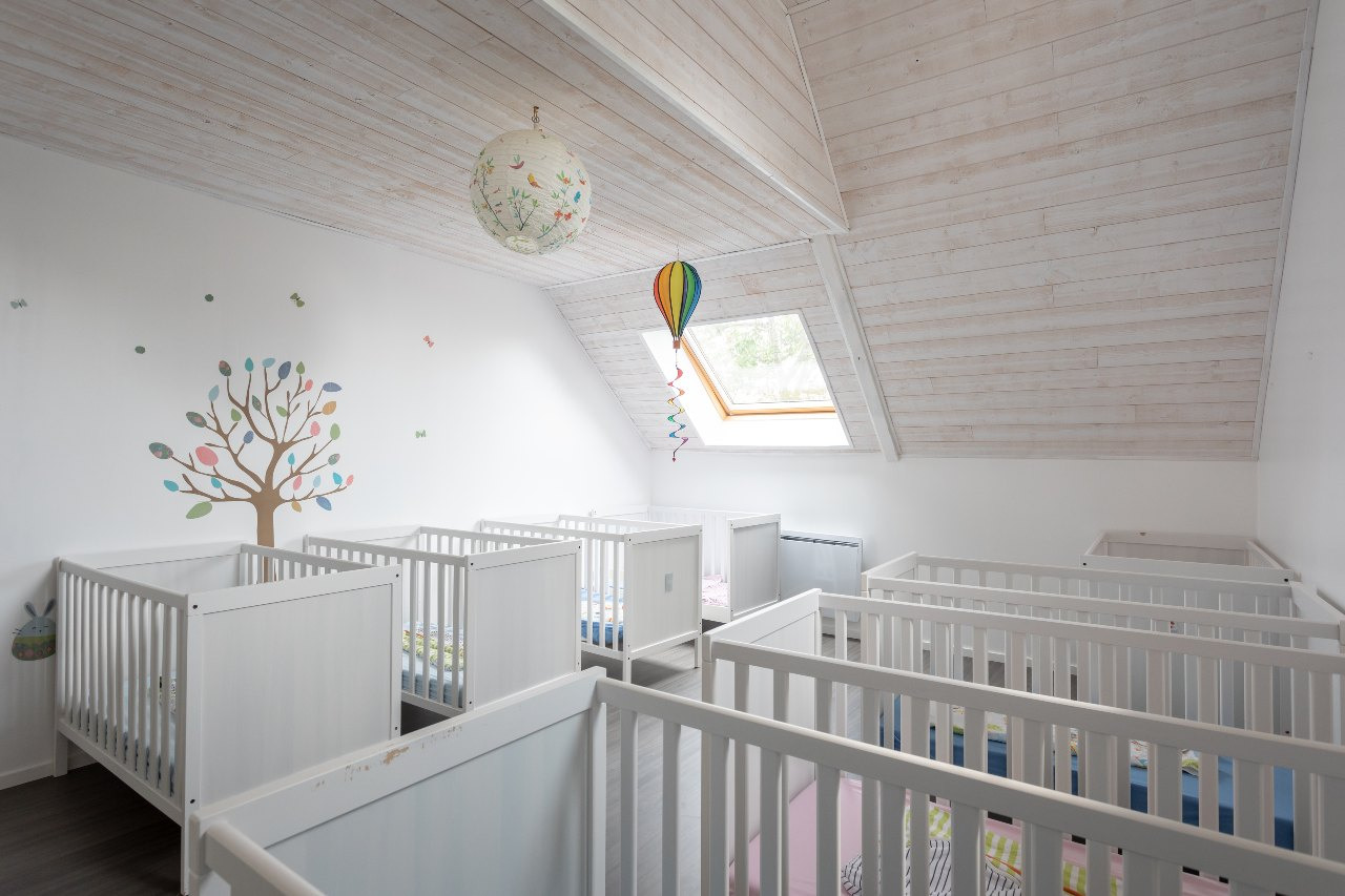 Décoration de chambre bébé garçon bleu et gris avec les lutins d