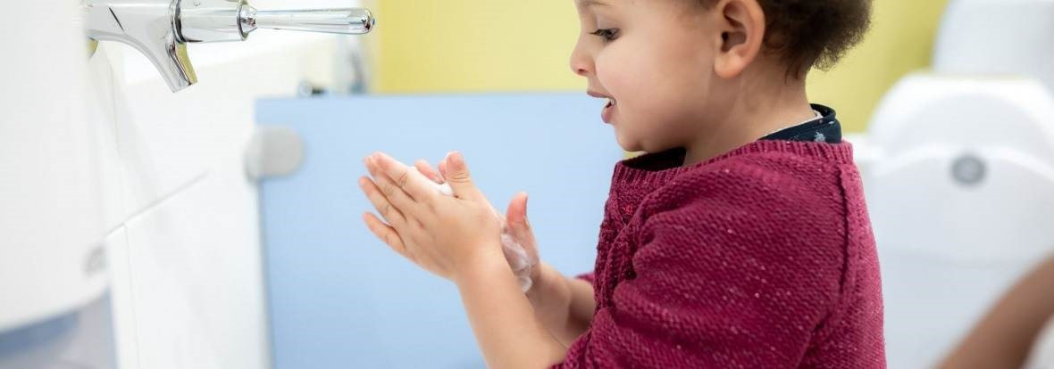 lavage-main-bebe-babilou