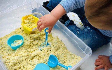 activite-motricite-fine-sable-de-lune-babilou