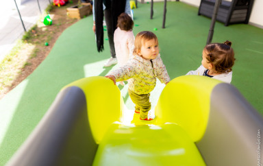 Enfants crèche jeux exterieur