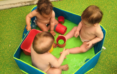 piscine avec les enfants