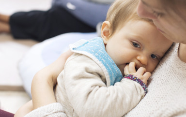 Moment de tendresse adulte et enfant