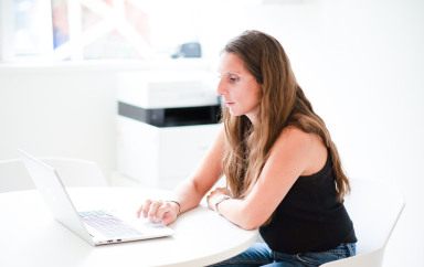 Une professionnelle de crèche Babilou en formation