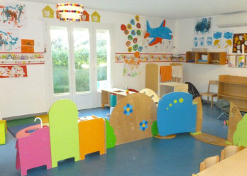 Salle de vie de la crèche l'Île aux Trésors