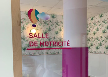 Salle de motricité de la crèche Les Bébés Aventuriers Rueil