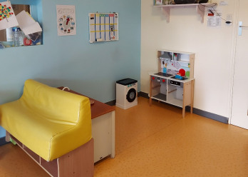 Salle de jeu de la crèche Les P'tits Loups à Beauvais