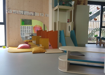 Salle de vie de la crèche Na ! Vertou 2