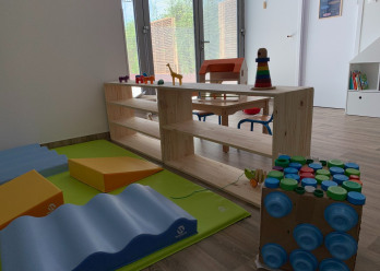 Salle de vie de la crèche Baby Eveil Castelnau le Lez