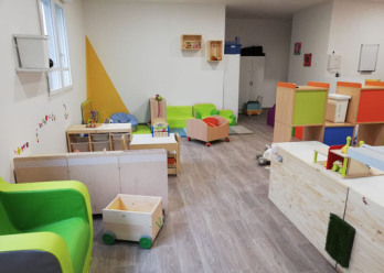 Salle de vie de la crèche Baby Eveil Lauret