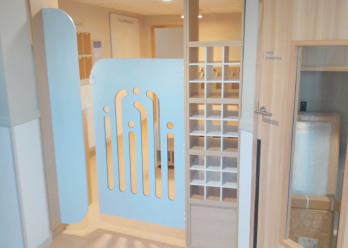 Hall d'accueil de la crèche Babilou Poissy Paix