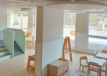 Salle de jeux au sein de la crèche Babilou Poissy Paix