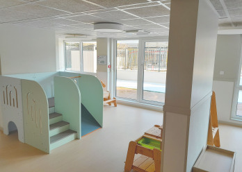 Pôle de jeux au sein de l'espace éveil de la crèche Babilou Poissy Paix
