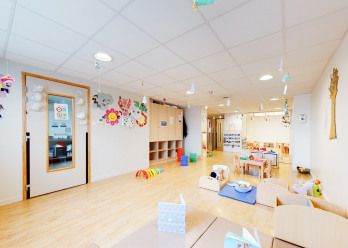 Salle d'eveil de la crèche Babilou Saint-Priest Pic et Colegram