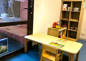 Table et chaise au sein de la micro-crèche Montpellier Babilou Club 7