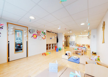 Salle de motricité de la crèche Babilou Saint-Priest Pic et Colegram