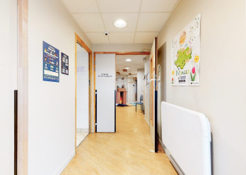 Couloir et entrée de la crèche Babilou Saint-Priest Pic et Colegram