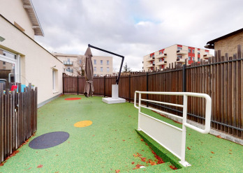 Espace extérieur de la crèche Babilou Saint-Priest Pic et Colegram