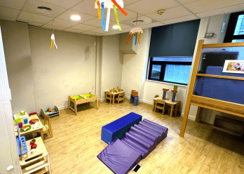 Partie interieur de la crèche Babilou Lyon Favre avec de nombreux éléments de jeux