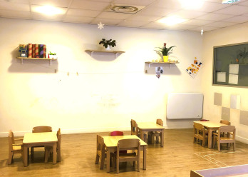 Réfectoire au sein de la crèche Babilou Grenoble Schuman