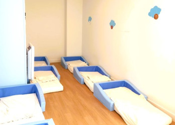 Dortoirs au sein de la crèche Babilou Grenoble Schuman