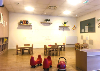 Réfectoire et jeux au sein de la crèche Babilou Grenoble Schuman