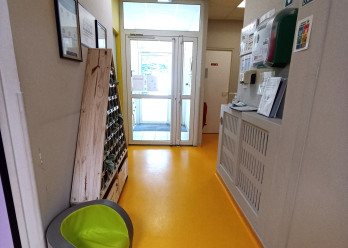 Hall d'entrée au sein de la crèche Babilou Ormesson Wladimir d'Ormesson