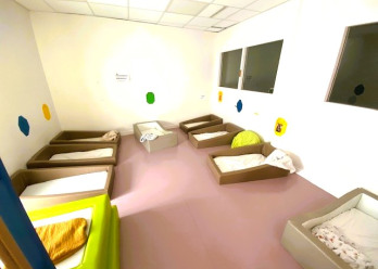 Dortoir bébés de la crèche Babilou Issy Galiote
