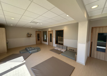 Salle d'éveil de la crèche Babilou Cahors 7e Régiment