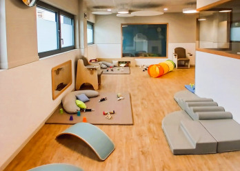 Salle d'éveil au sein de la crèche Babilou Nogent Sémard