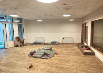 Salle d'éveil au sein de la Crèche Babilou Paris Alésia