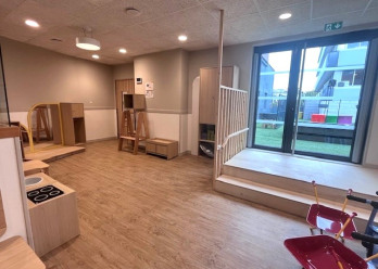 Salle de jeux d'imitation et d'éveil au sein de la Crèche Babilou Tassin Gaulle 2