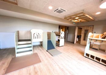 Différents modules de mobilier au sein de la Crèche Babilou Saint-Genis Laval Brignais