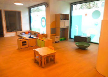 Salle d'éveil au sein de la crèche Babilou Clichy Liberté