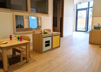 Espace de jeux d'imitation au sein de la crèche Babilou Toulouse Chaussas