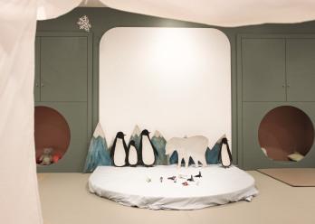 Espace de jeux sur le thème de la banquise au sein de la crèche Babilou Lezennes Moulin