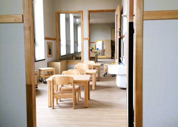 Chaise à l'intérieur de la crèche Babilou Pacé Trieux 